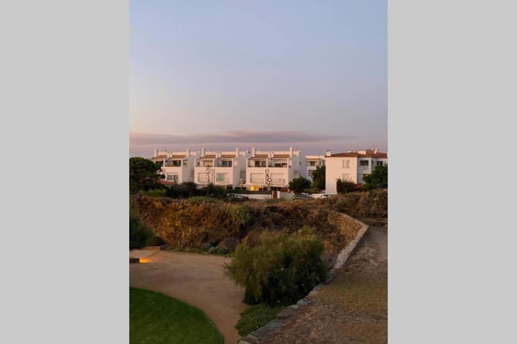 Beachfront Duplex With Terrace And Sea Views - Cadaqués Kültér fotó