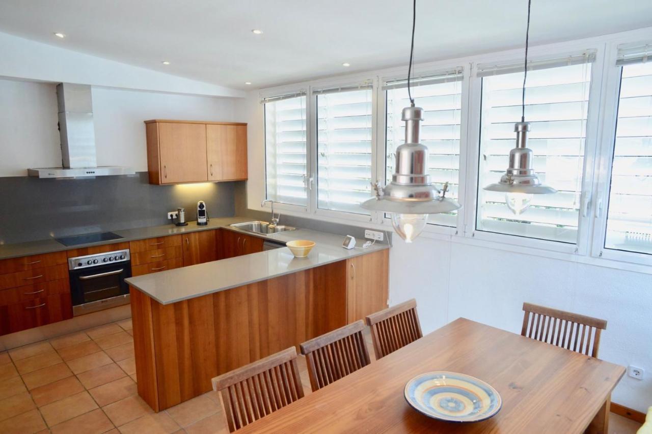 Beachfront Duplex With Terrace And Sea Views - Cadaqués Kültér fotó
