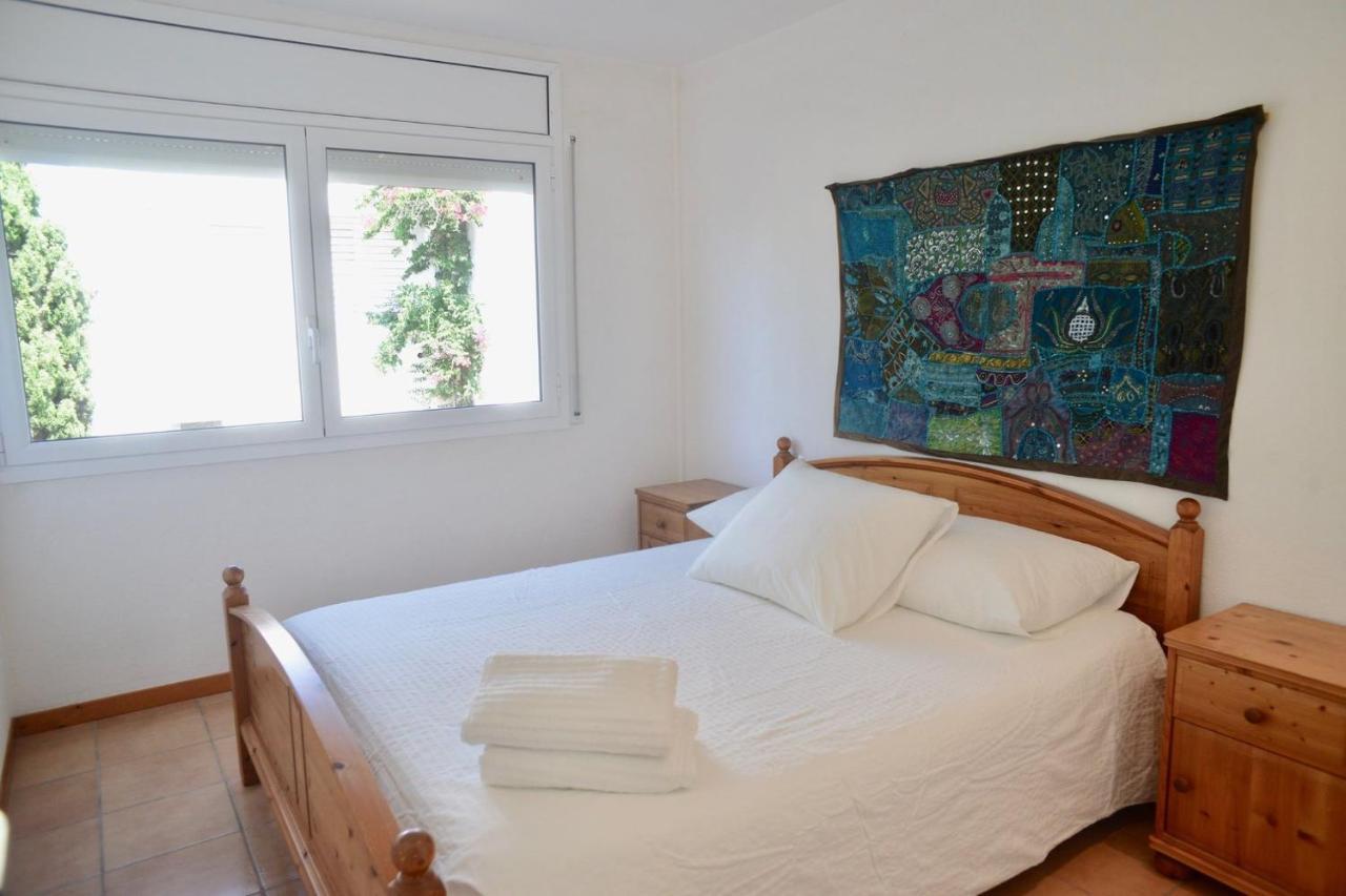Beachfront Duplex With Terrace And Sea Views - Cadaqués Kültér fotó