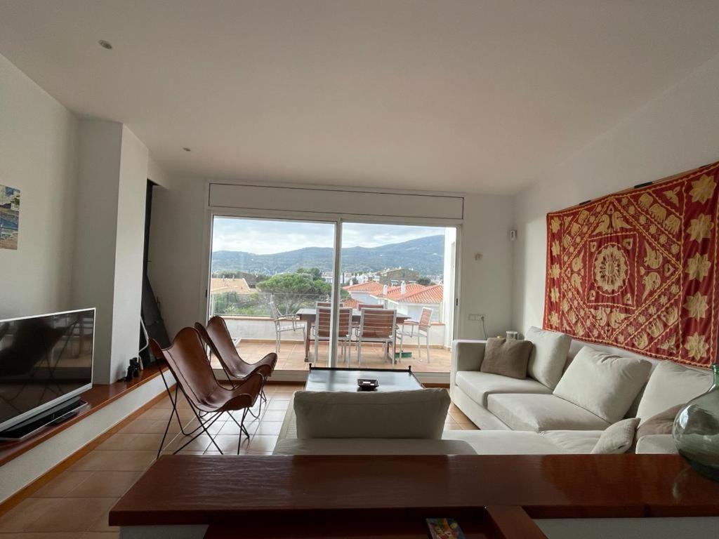 Beachfront Duplex With Terrace And Sea Views - Cadaqués Kültér fotó